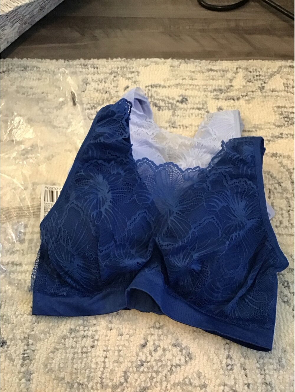 Breezies, small, set of 2 bras, lace cami, removable pads, new, seamless,